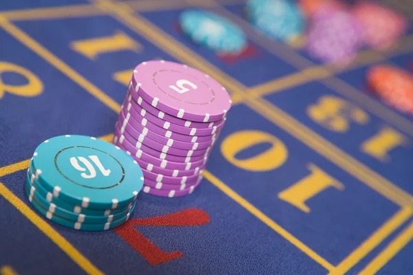Multi-currency payment selection interface on rtp8000 slot